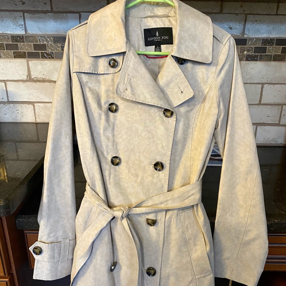London Fog Beige raincoat faint animal print
